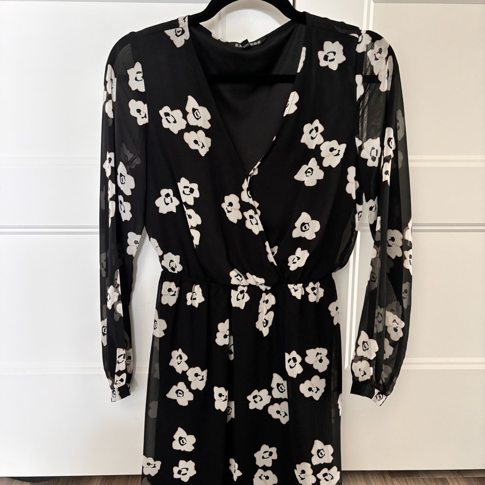 Express - Long sleeve Floral Dress